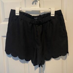 NWT Madewell Black Scalloped Dress Shorts in Size L